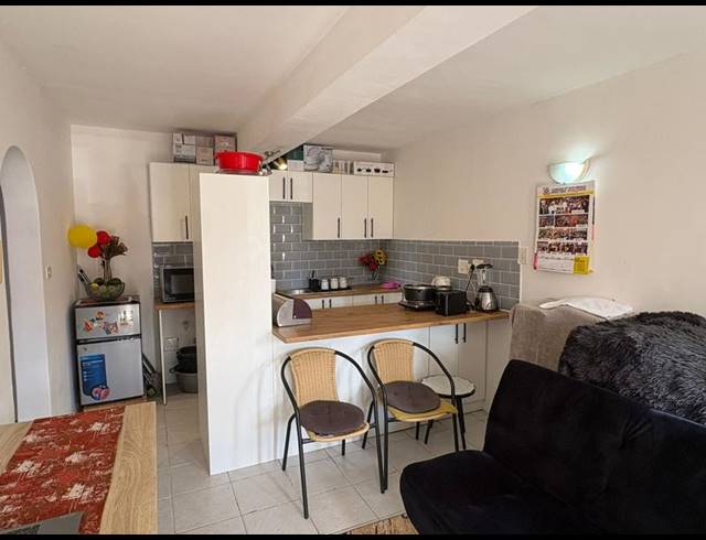 1 BEDROOM PROPERTY TO RENT IN FISH HOEK
